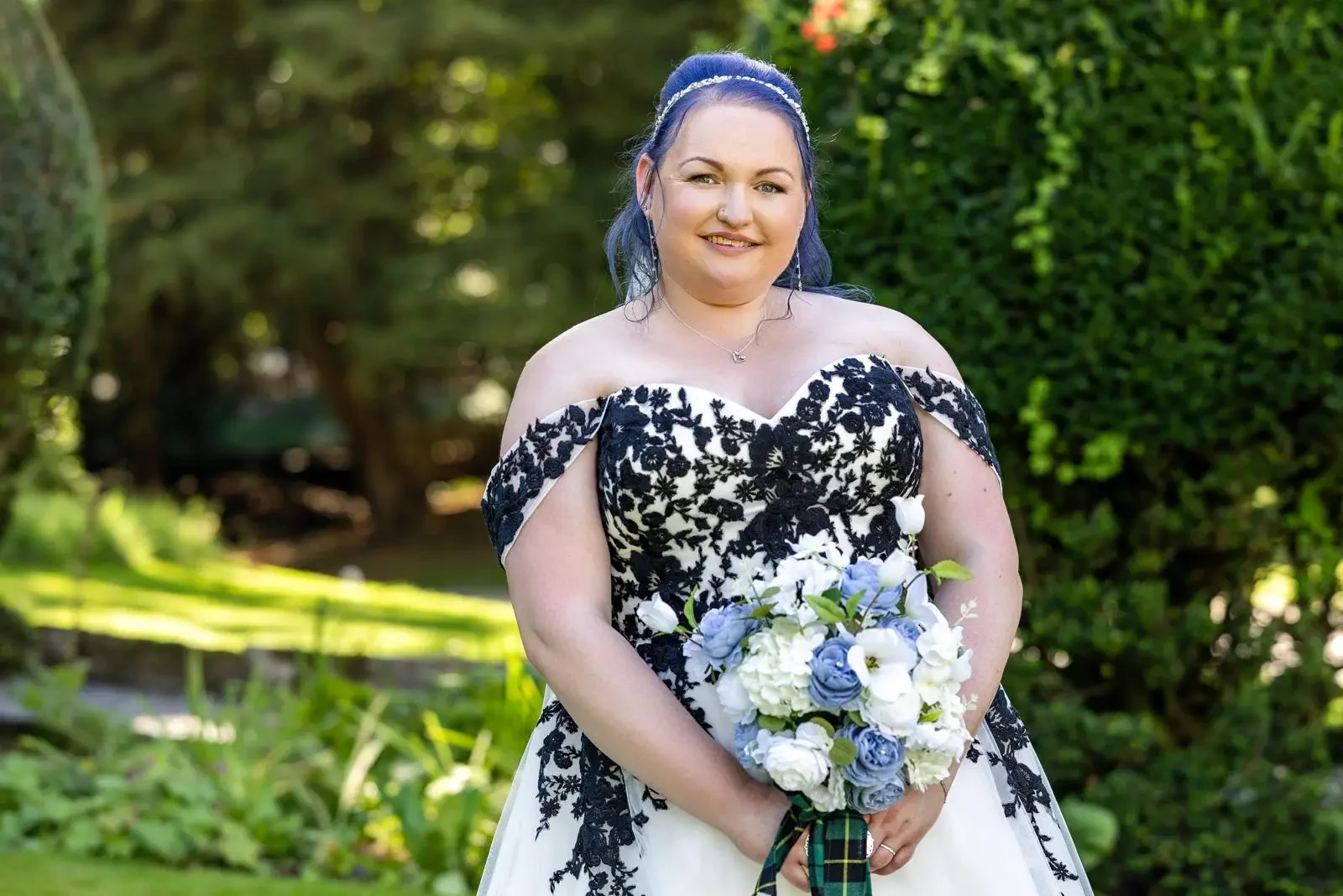 Sammii & Josh. Desktop Image