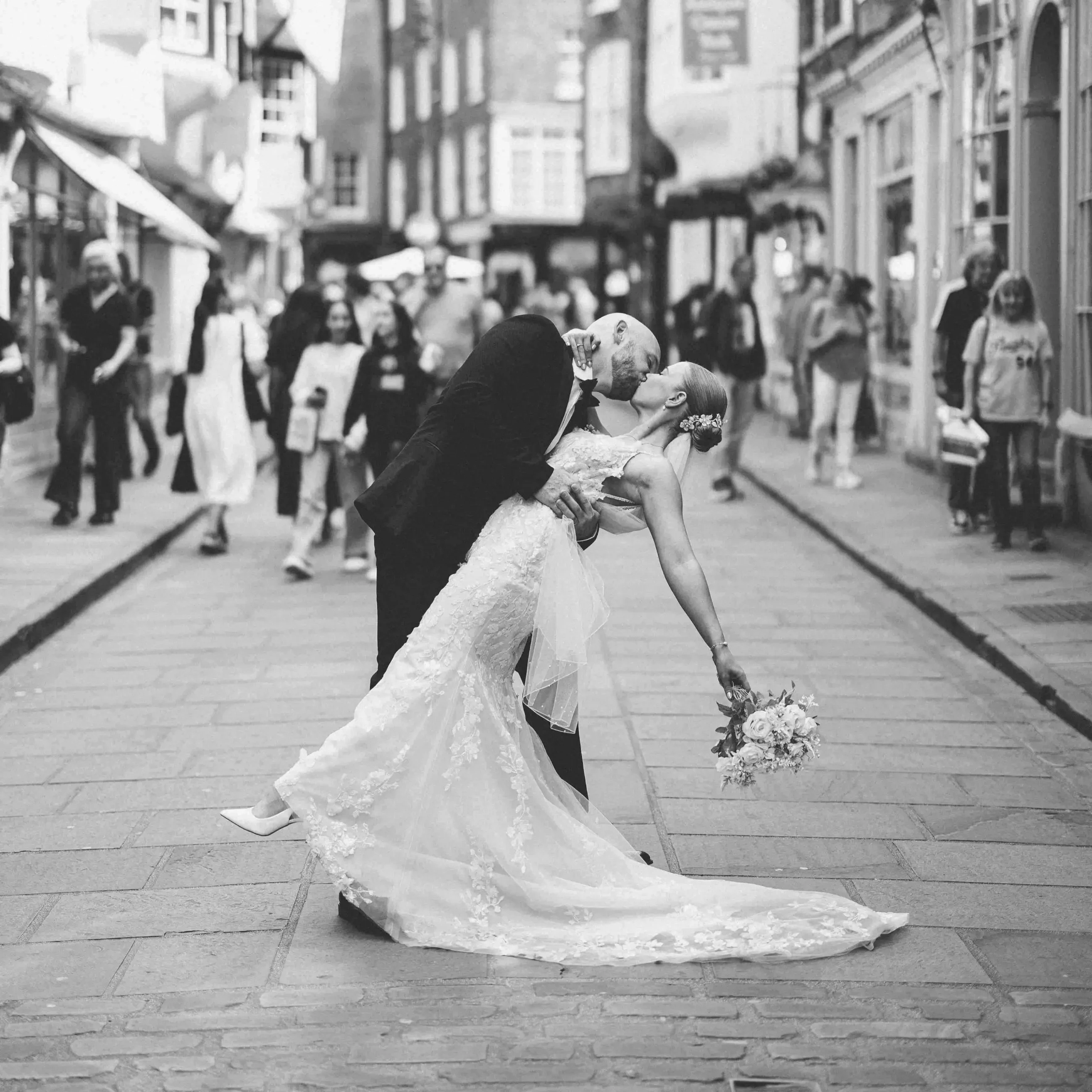 Emma & Simon. Mobile Image
